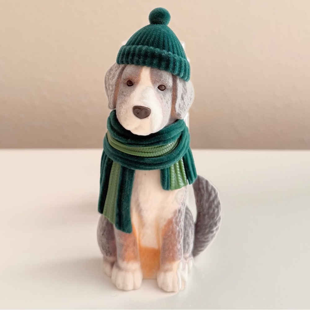 Bath and Body Works BBW Winter Dog wallflower plug!